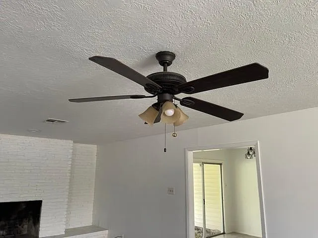 3 bed, 1577 sqft, $2,050 — Photo 3
