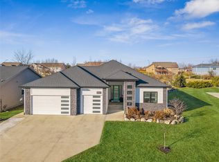 8867 Scarlet Dr, West Des Moines, IA 50266