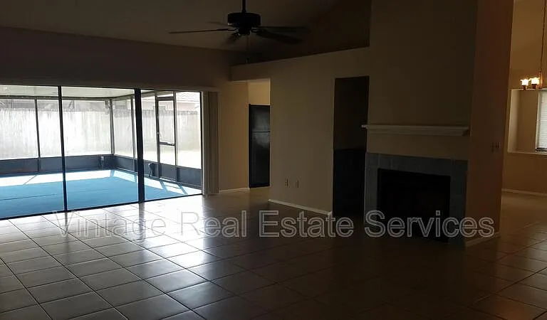 1904 Firethorn Ct — Photo 6