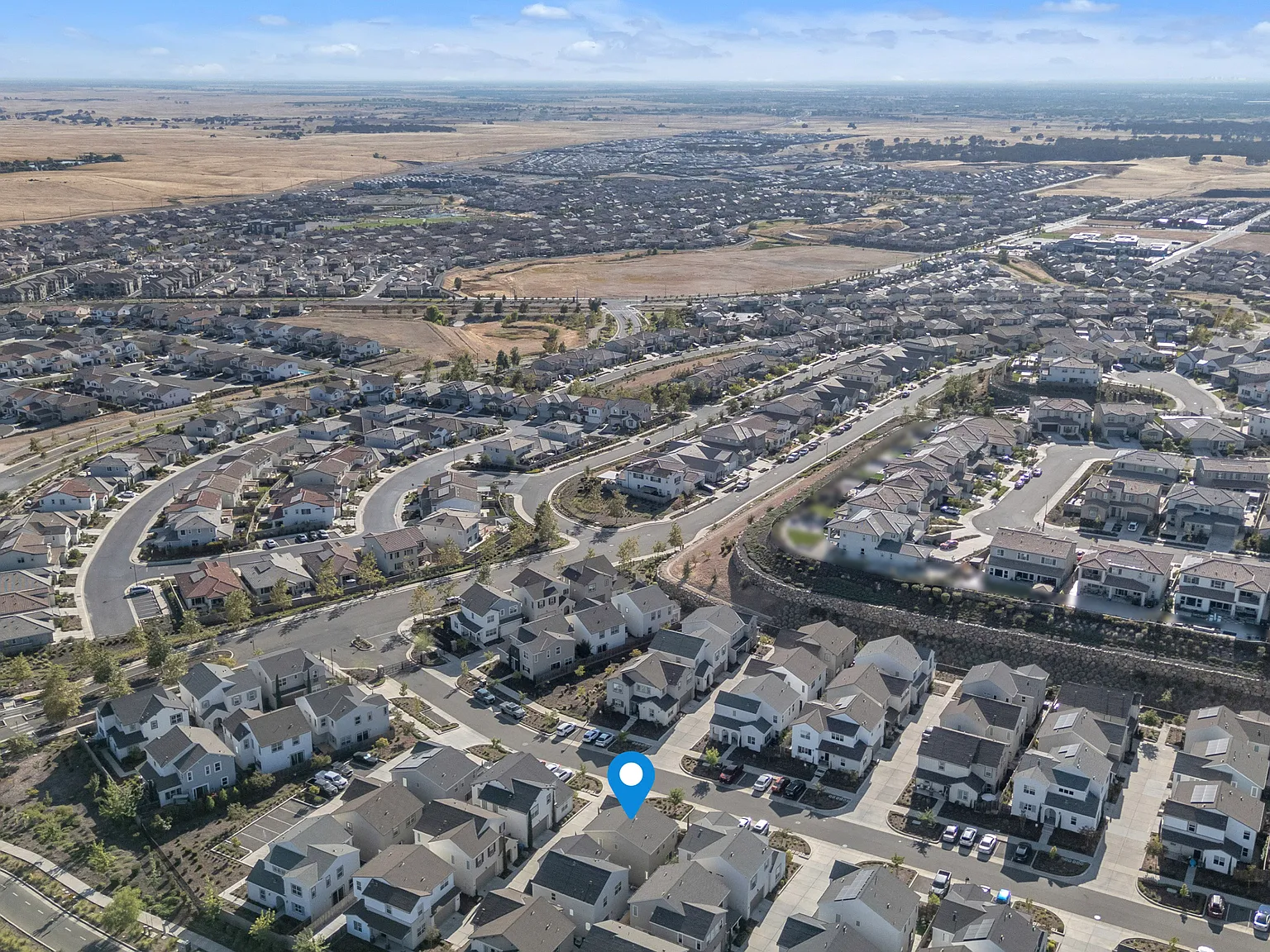 4 bed, 2024 sqft, $3,300 — Photo 3