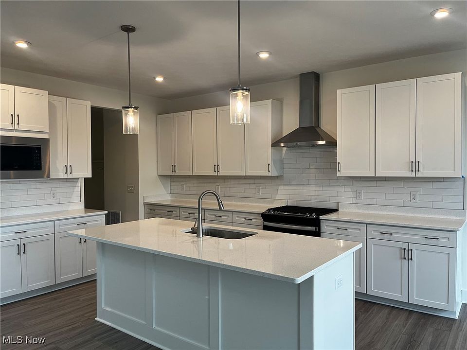 2nd image of 29786 Lobello Dr