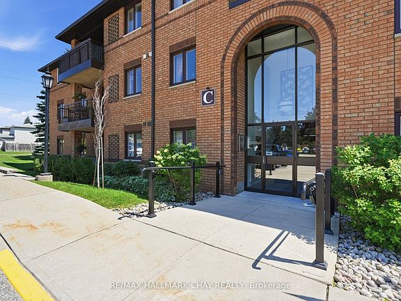 2nd image of 10C Coulter St #324