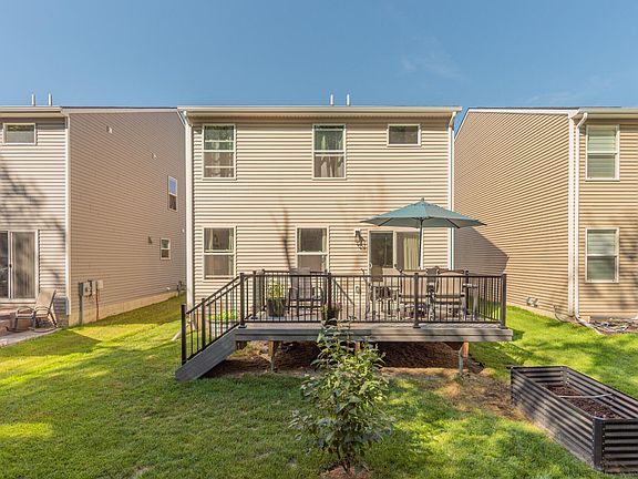 3rd image of 122 Parsons Ln