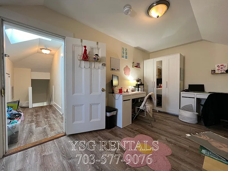235 Everett St #235 — Photo 19