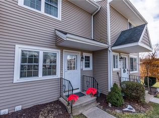 402 Covington Green Ln #402, Patterson, NY 12563