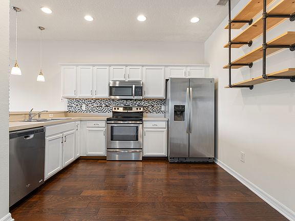 4th image of 3721 Clubside Pointe Dr