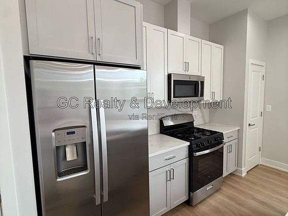 2nd image of 5071 N Northwest Hwy #305