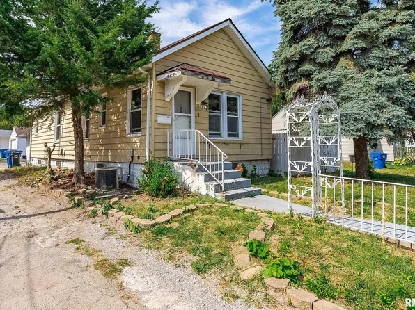 2718 Bridge Ave, Davenport, IA 52803
