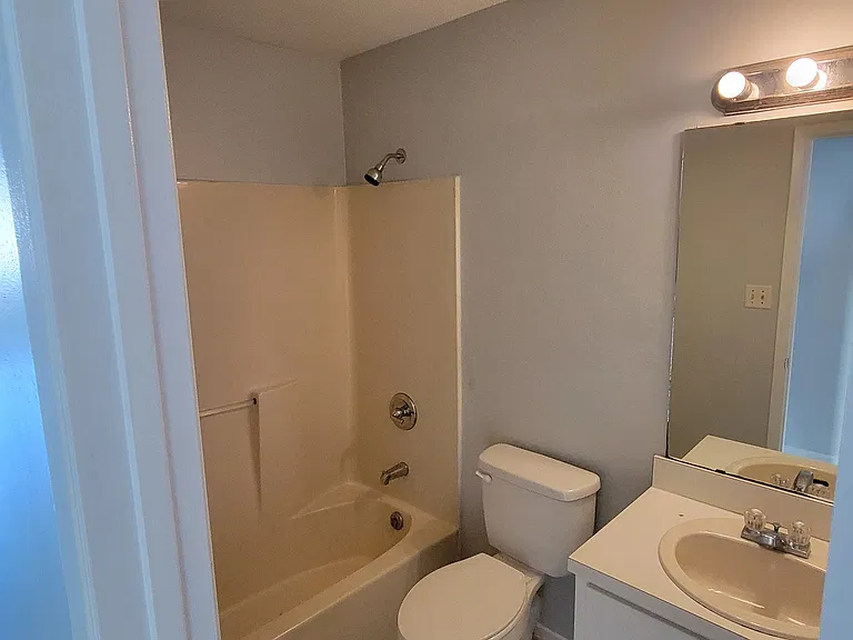3024 Yorktown Cir — Photo 9