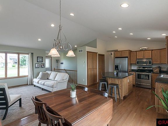 5th image of 213 Wickfield Dr