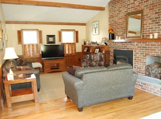 8214 Pembroke Dr, Manlius, NY 13104