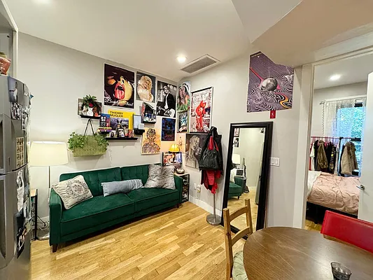 Rented by Pear NYC LLC | media 15