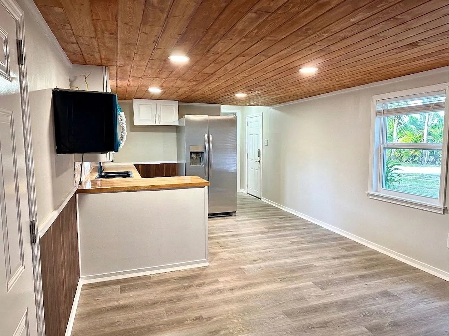 Central Lakeland Rental — Photo 4