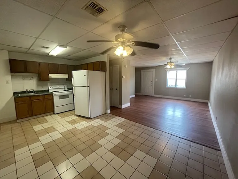 101 S Commonsway Dr #D — Photo 2