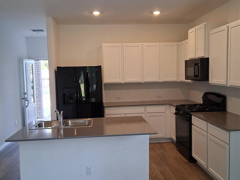 2121 Golden Grain Ln — Photo 7