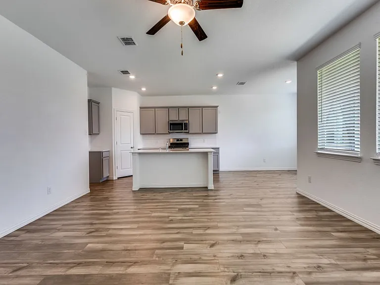 1601 Madison Dr — Photo 6