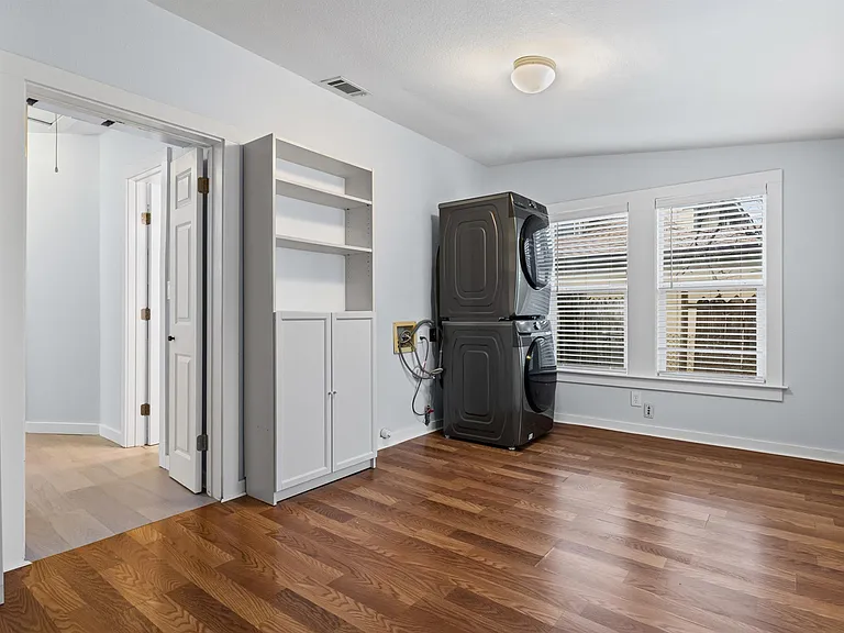 84 Waller St — Photo 18