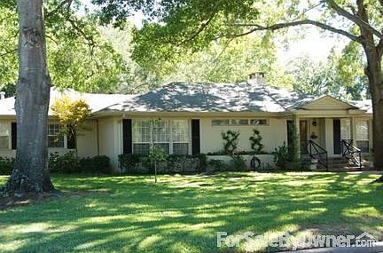 Exterior from Mulberry Drive
						:
						Mulberry Dr. exterior. Great, well-kept houses adjacent. Wide and quiet streets.