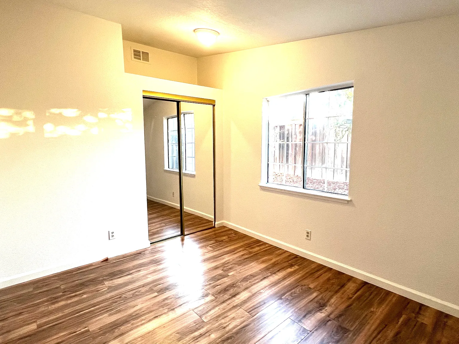 1 bed, 250 sqft, $950 — Photo 1