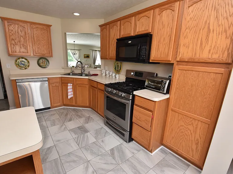 18153 Lisbon Dr — Photo 3