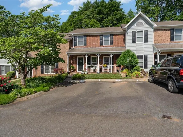 5 Brandy Ct, Greensboro, NC 27409