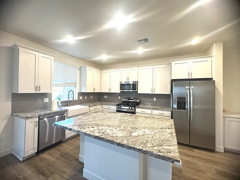 2121 Evening Star Cir — Photo 2