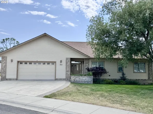 740 E Fairway Dr, Baker City, OR 97814