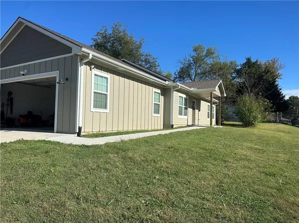209 E 2nd St, Creighton, MO 64739
