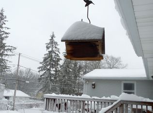 1056 Farnsworth Rd S, Rochester, NY 14623