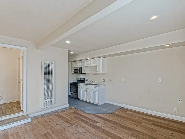 4541 W 172nd St #2 — Photo 35