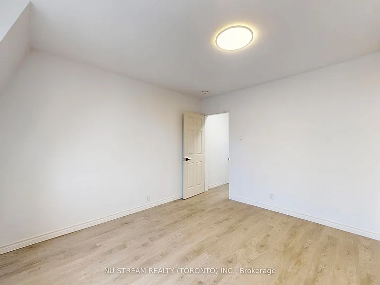 393 Jones Ave #UPPER — Photo 14