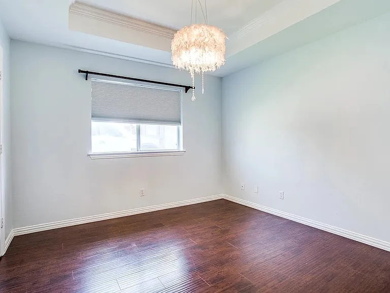 63 Remington Dr W — Photo 13