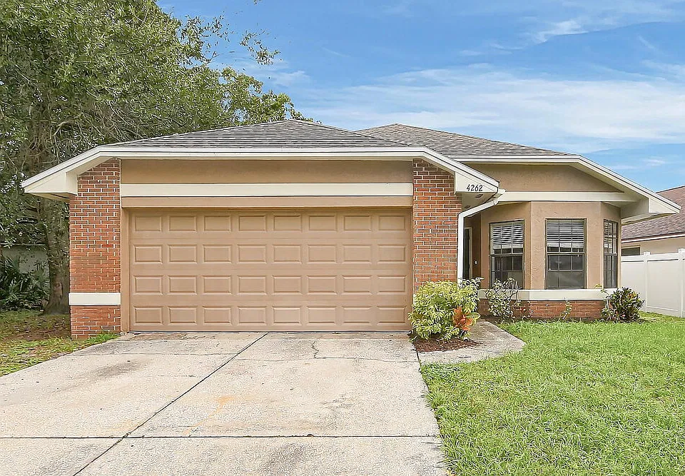 4262 Sandhurst Dr
