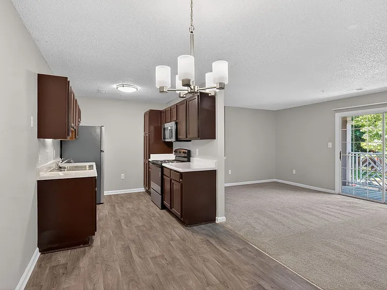 Sharon Oaks Apartments — Photo 29