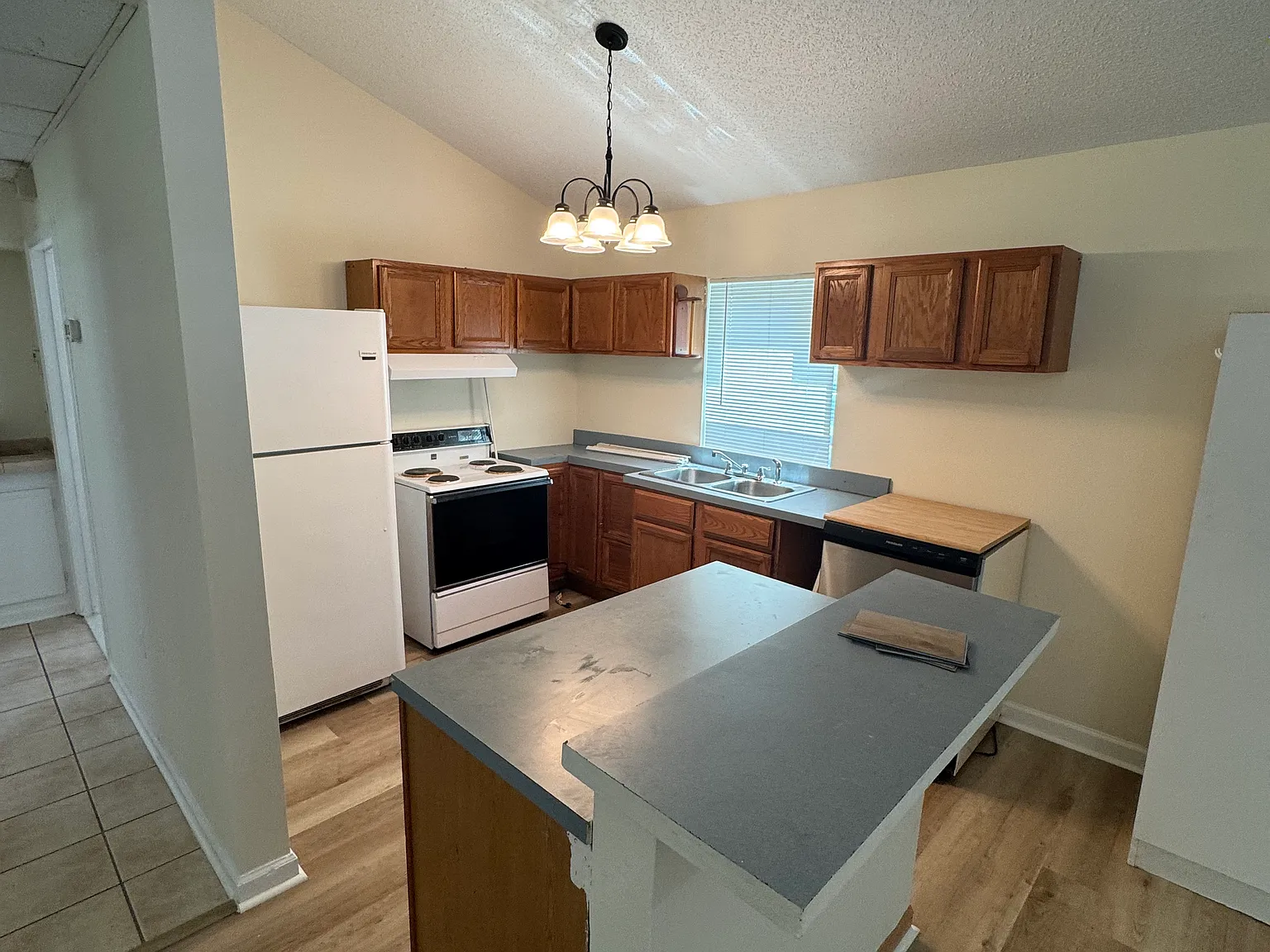 2 bed, 1008 sqft, $1,550 — Photo 4