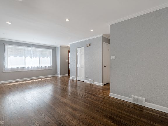 2nd image of 5833 N Paulina St #D