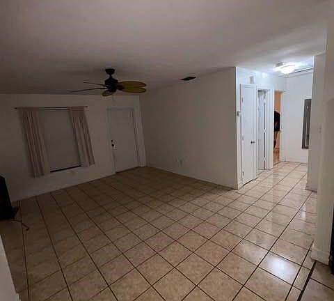 5th image of 18645 Holly Rd #1