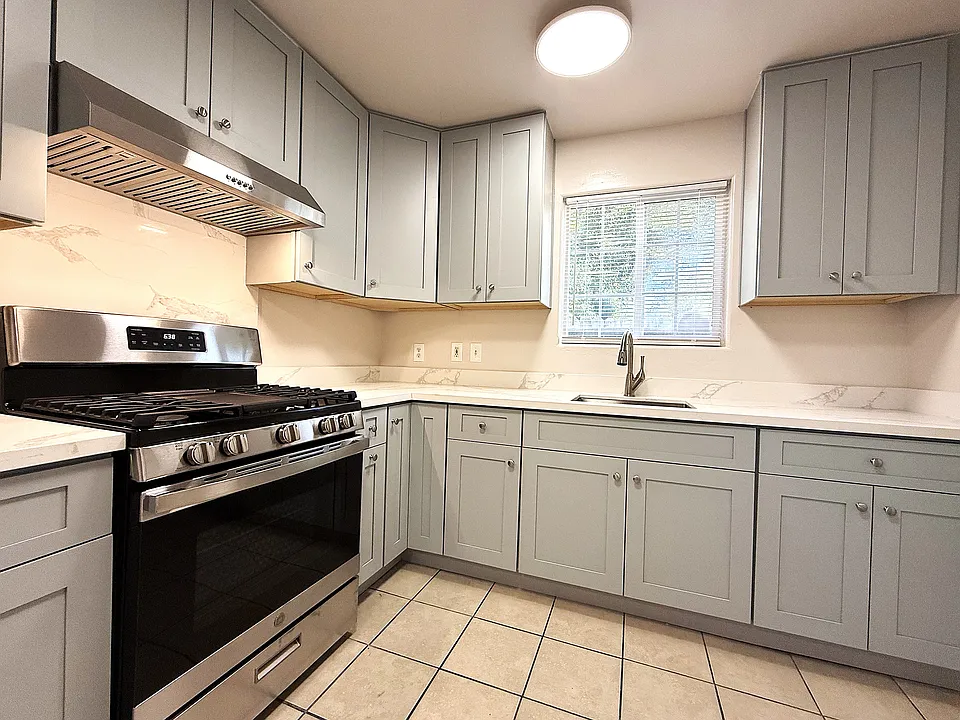 Remodeled Kitchen with New Cabinets & New Gas Stove/Oven