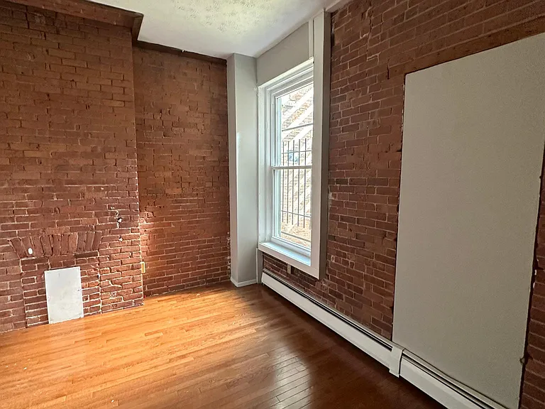 26 Lyon St #1 — Photo 5
