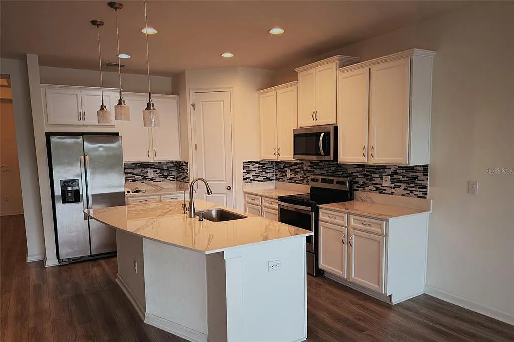2 bed, 2.0 bath, 1658 sqft, $2,500 — Photo 3