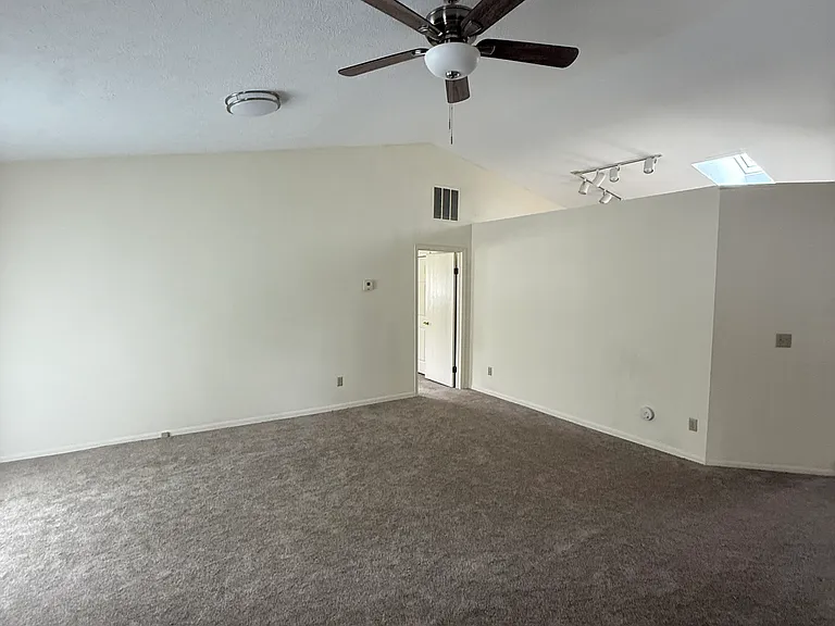 1775 Glenwood Dr — Photo 5