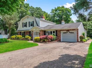 8 Maisie Ln, West Milford, NJ 07480