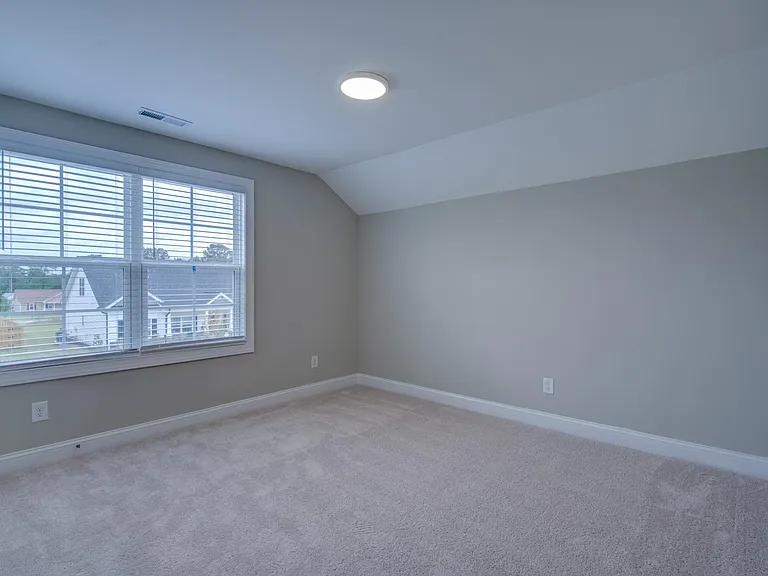 60 Kingsly Dr — Photo 37
