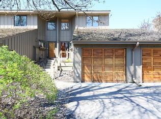 9038 Neill Lake Rd #B, Eden Prairie, MN 55347