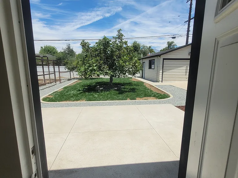 566 W H St — Photo 21