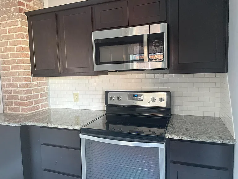 808 NE 17th St — Photo 12