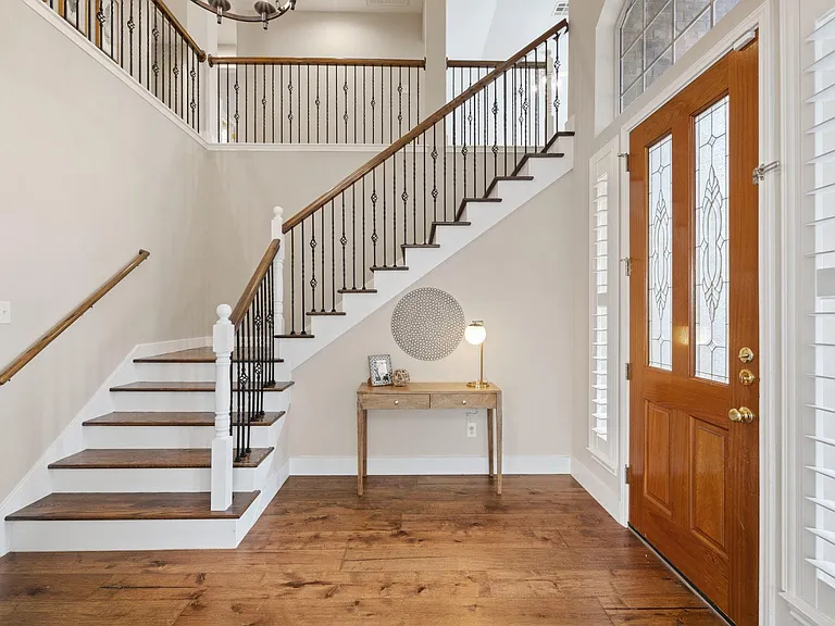 8112 Cobblestone — Photo 4