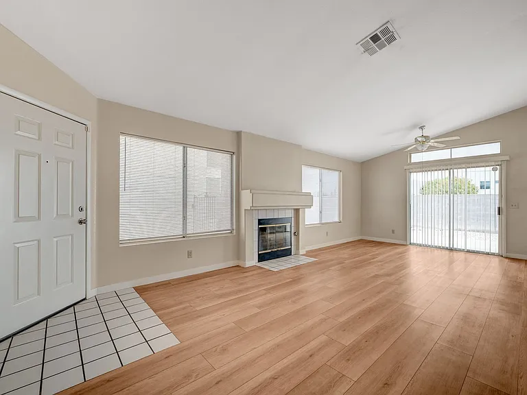 2092 Crowley Way — Photo 2