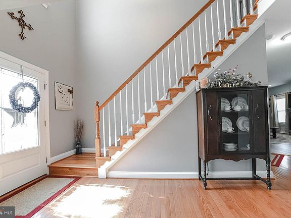 4th image of 22297 Hanover Dr