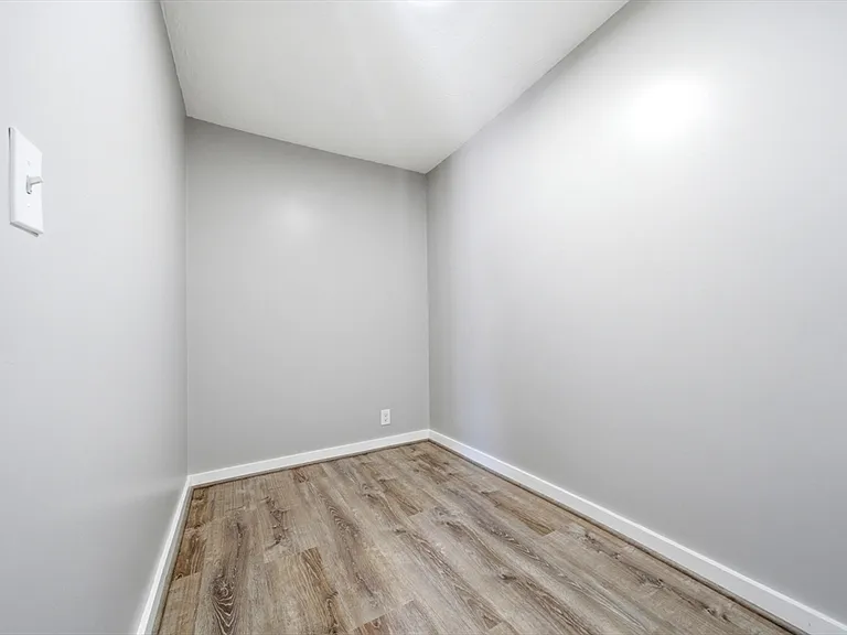 29-31 Auburn St #1R — Photo 10